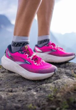 BROOKS Caldera 6 - Trail Hardloopschoenen - Pink Glo Peacoat Marshmallow